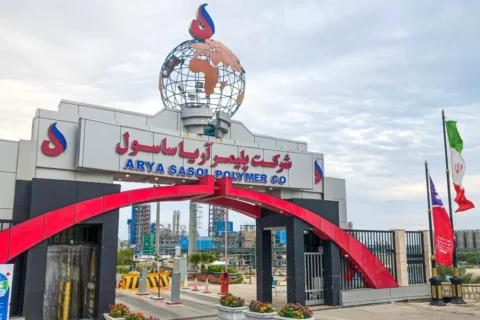 مدیران آریاساسول در حال دریافت مجوز دانش‌بنیان از معاونت علمی ریاست‌جمهوری