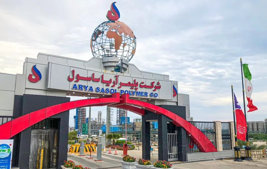 مدیران آریاساسول در حال دریافت مجوز دانش‌بنیان از معاونت علمی ریاست‌جمهوری