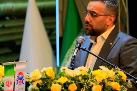 محمد هاشم نجفی اردکانی مدیرعامل پتروشیمی جم در حال ارائه گزارش عملکرد سال ۱۴۰۳