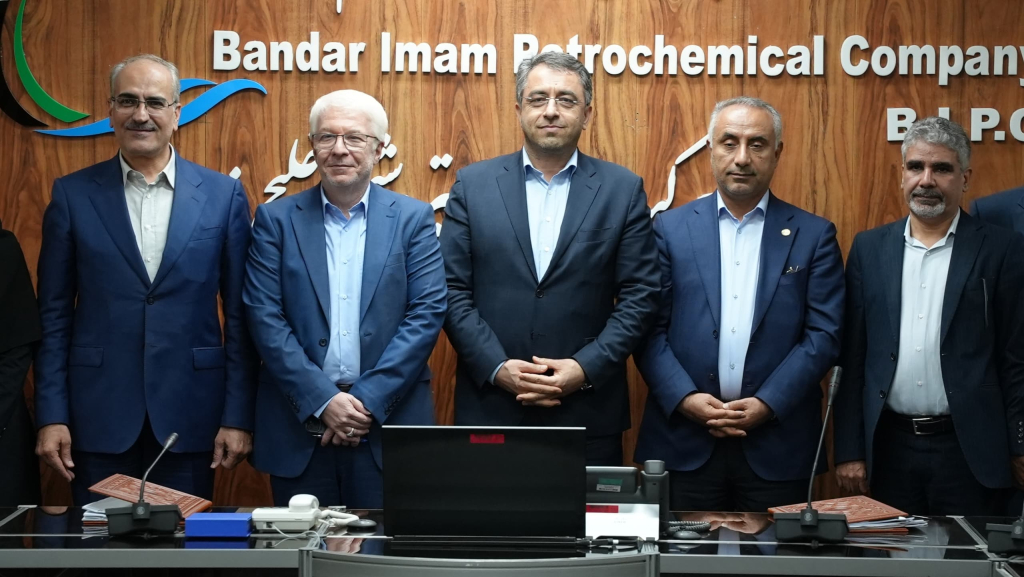 انعقاد قراردادهای راهبردی با پالایشگاه گاز هویزه و پتروشیمی الماس با پتروشیمی بندر امام