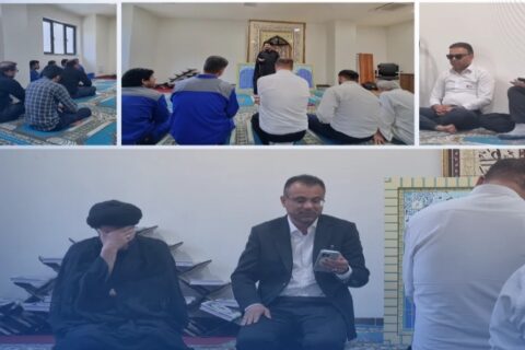 کارکنان پتروشیمی بوشهر در مراسم سالروز شهادت امام محمد تقی (ع) در نمازخانه مجتمع پتروشیمی بوشهر
