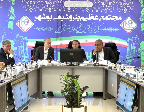 بازدید معاون وزیر نفت از فاز دوم پتروشیمی بوشهر