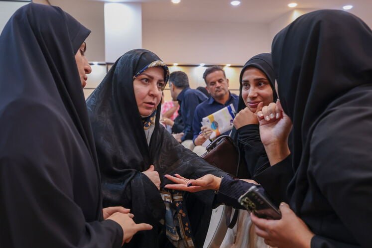 بازدید معاون وزیر نفت از شهرک نفت جم و دیدار با خانواده کارکنان