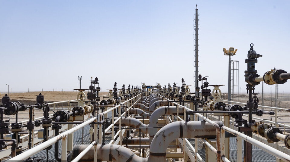 به گزارش نفت جنوب به نقل از شانا، با آغاز فصل سرد سال و افزایش مصرف گاز طبیعی، نگاه‌ها بیش از هر زمان دیگری به شرکت‌های تولیدکننده گاز در نقاط مختلف کشور دوخته می‌شود. در این میان، شرکت بهره‌برداری نفت و گاز شرق به‌عنوان یکی از بازوان عملیاتی شرکت نفت مناطق مرکزی ایران، نقشی حیاتی در تأمین انرژی شمال‌شرق کشور ایفا می‌کند. این شرکت با بهره‌برداری از میادین خانگیران (مزدوران، شوریجه B، شوریجه D) و گنبدلی، سهمی قابل توجه در پایداری شبکه سراسری گاز به‌ویژه در زمستان دارد.