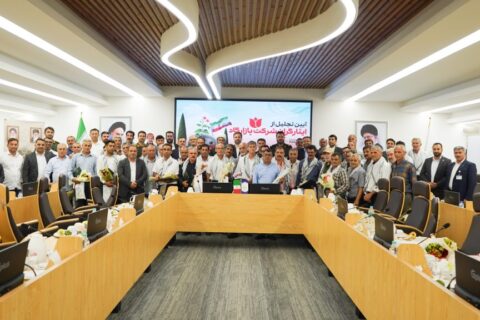 به گزارش نفت جنوب به نقل از روابط عمومی شرکت عملیات غیرصنعتی پازارگاد، در این آیین دکتر شیخان با تبریک هفته دفاع مقدس و تجلیل از رشادتهای فرزندان ایران اسلامی در هشت سال دفاع مقدس گفت: از بدو شکلگیری انقلاب شکوهمند اسلامی، همواره استکبار جهانی و دشمنان این آب و خاک، خصومت خود را به اشکال و انحای مختلف نشان داده و هر بار با پاسخ محکم و کوبنده ملت بزرگ ایران اسلامی روبرو شدهاند.