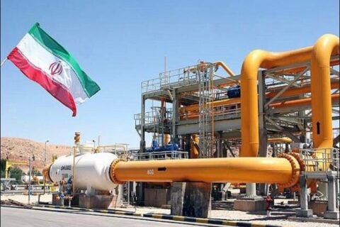 به گزارش نفت جنوب به نقل از شرکت ملی مناطق نفت‌خیز جنوب، ابراهیم پیرامون در جریان بازدید از مجتمع صنعتی کریت با اشاره به تحقق تولید روزانه یک میلیون بشکه نفت خام در شرکت بهره‌برداری نفت و گاز کارون، کنترل آلاینده‌ها و صیانت از محیط‌زیست را ضرورتی اجتناب‌ناپذیر دانست و بیان کرد: تلاش‌های همکاران در عرصه تولید نفت و ثروت‌آفرینی برای کشور باید همواره با رعایت اصول زیست‌محیطی به‌ویژه مدیریت پساب همراه باشد.