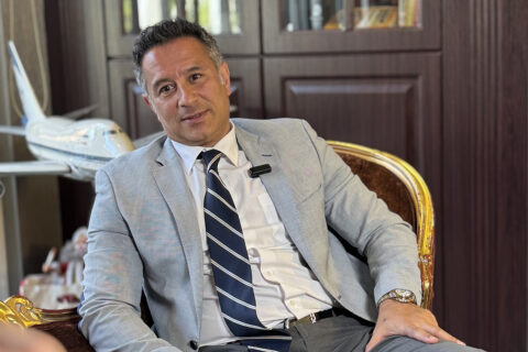 به گزارش نفت جنوب: مدیرعامل شرکت گلدن تایم بهعنوان دبیرخانه رسمی 35BCN با بیان این مطلب اظهار داشت: ایران و اسپانیا ظرفیتهای فراوانی برای همکاری دارند و مجمع راهبردی BCN35 تلاش میکند با ایجاد بستری مشترک، پیوندی پایدار میان فعالان اقتصادی، فرهنگی و گردشگری دو کشور ایجاد کند.