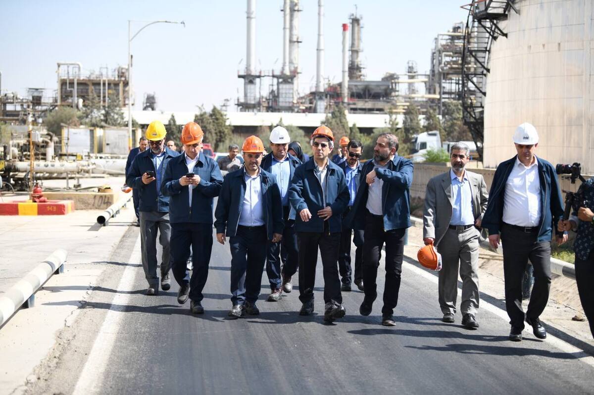 به گزارش نفت جنوب به نقل از پایگاه اطلاع‌رسانی ایرانول، در جریان این بازدید که روز دوشنبه ۷ مهرماه در پالایشگاه روغن‌سازی تهران انجام شد، مهندس کامیار، سرپرست شرکت نفت ایرانول، گزارشی جامع از وضعیت فعلی تولید، فروش، برنامه‌های ارتقای بهره‌وری و پروژه‌های در دست اجرا ارائه داد.