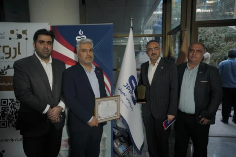 به گزارش نفت جنوب، در نهمین جشنواره نوآوری محصول برتر ایرانی که با حضور معاونت توسعه و برنامه‌ریزی وزارت صنعت، معدن و تجارت، قایم مقام معاونت پژوهشی شریف ، مدیران ارشد شرکت‌های پتروشیمی، بانک‌ها شرکت‌های خودروسازی و جمعی از فعالان حوزه نوآوری در دانشکده انرژی دانشگاه صنعتی شریف برگزار شد، شرکت پتروشیمی جم‌پیلن با ارائه گرید جدید EP548u موفق شد تندیس زرین و لوح تقدیر این رویداد معتبر را به دست آورد.