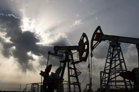 به گزارش نفت جنوب به نقل از رویترز، عراق صادرات نفت از اقلیم کردستان عراق به ترکیه را در روز شنبه پس‌از یک وقفه بیش‌از دو ساله از سر می‌گیرد. شیاع سودانی نخست‌وزیر عراق اعلام کرد یک قرارداد تاریخی بین بغداد و دولت منطقه‌ای کردستان بسته شده‌است.