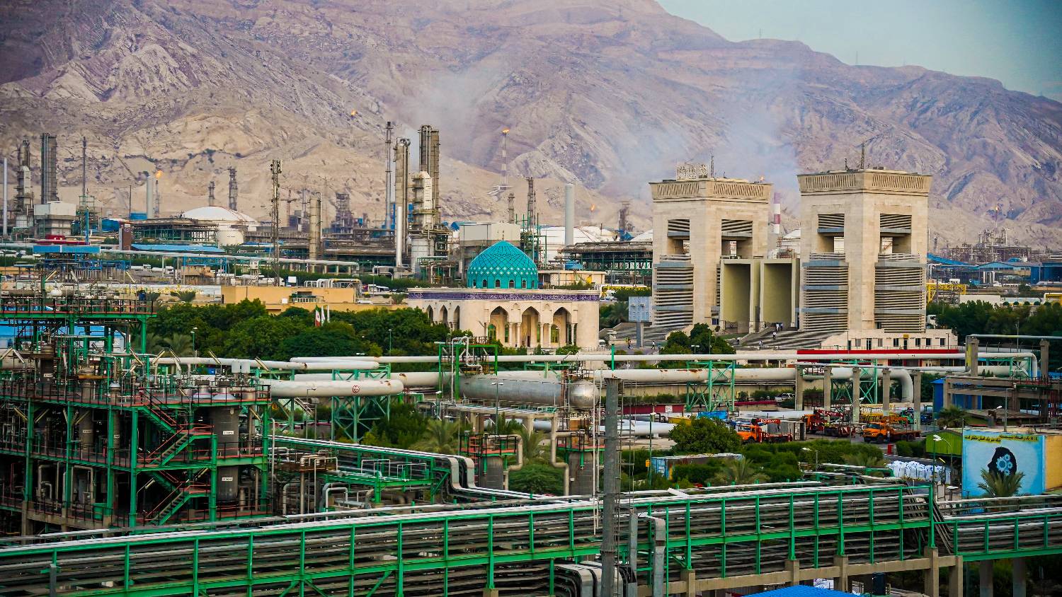 به گزارش نفت جنوب به نقل از روابط عمومی و امور بین‌الملل پتروشیمی جم، اجرای پروژه استقرار استاندارد بین‌المللی ISO46001:2019 در راستای ایفای مسئولیت‌های اجتماعی، حفاظت از محیط زیست و حرکت به سوی توسعه پایدار، و با هدف مدیریت بهینه مصرف آب، کاهش هدررفت منابع و الگوسازی برای سایر صنایع ملی در پتروشیمی جم کلید خورد.