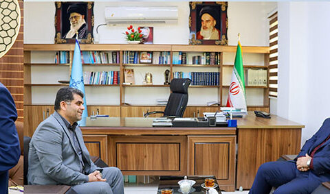 به گزارش نفت جنوب به نقل از روابط عمومی و امور بینالملل پتروشیمی امیرکبیر، در ابتدای اولین روز، سرپرست جدید مجتمع با حضور در واحدهای عملیاتی و پروژههای توسعهای، از نزدیک در جریان روند تولید، وضعیت تجهیزات و نیازهای جاری قرار گرفت. در این بازدید که با حضور مدیران و مسئولان بخشهای مختلف برگزار شد، گزارشی از آخرین وضعیت تولید، تعمیرات، ظرفیتها و چالشهای فنی ارائه و پیشنهادهایی برای ارتقای بهرهوری مطرح شد.