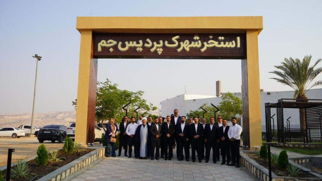 پازارگاد، استخر شهرک پردیس جم را پس از ۱۵ سال نوسازی کرد