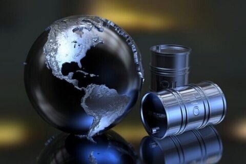 به گزارش نفت جنوب به نقل از خبرگزاری رویترز، قیمت نفت طی معاملههای روز پنجشنبه (یکم آبان) در پی تحریمهای تازه واشینگتن علیه شرکتهای نفتی روس و بازنگری هند در خرید نفت از روسیه، بیش از سه درصد افزایش یافت، اقدامی که میتواند جریان عرضه جهانی را تحت تأثیر قرار دهد.