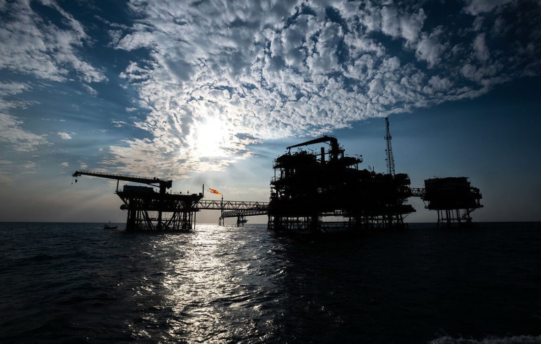 به گزارش نفت جنوب به نقل از ایسنا، شرکت مشاوره‌ای «دیلویت» (Deloitte) در گزارشی اعلام کرد صنعت نفت و گاز به زنجیره‌های تامین بین‌المللی متکی است که تحت تاثیر تعرفه‌ها قرار می‌گیرند و تعرفه‌ها به افزایش هزینه بین چهار تا ۴۰ درصد برای مواد و قطعات مختلف مانند فولاد و لوله‌کشی منجر می‌شوند.