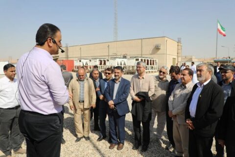 به گزارش نفت جنوب به نقل از ایرنا، افشار نعمتی روز پنجشنبه در جریان بازدید از اعضای کمیسیون امنیت ملی و سیاست خارجی مجلس از میدان نفتی آذر شهرستان مرزی مهران گفت که این میدان یک مخزن مشترک با کشور عراق است که در بخش ایرانی با نام میدان نفتی آذر و در بخش عراق با نام «میدان البص« شناخته میشود.