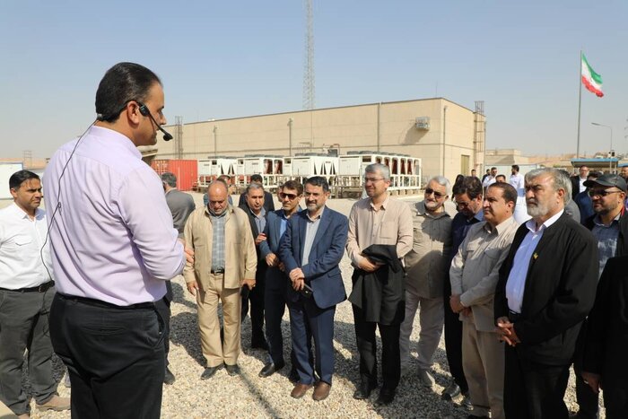 به گزارش نفت جنوب به نقل از ایرنا، افشار نعمتی روز پنجشنبه در جریان بازدید از اعضای کمیسیون امنیت ملی و سیاست خارجی مجلس از میدان نفتی آذر شهرستان مرزی مهران گفت که این میدان یک مخزن مشترک با کشور عراق است که در بخش ایرانی با نام میدان نفتی آذر و در بخش عراق با نام «میدان البص« شناخته می‌شود.