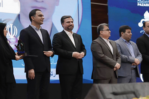 به گزارش نفت جنوب: ارسلان زارع خطاب به دانش آموزان گفت: حضور در دانشگاه و علمآموزی در مراکز آموزش عالی، مرحلهای نو از زندگی شماست و رسالت جدیدی بر دوشتان گذاشته میشود که آینده شما و ایران به آن بستگی دارد.