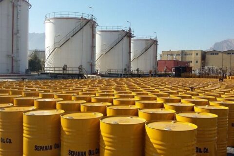 به گزارش نفت جنوب از خبرگزاری رویترز، منابع تجاری ناشناس گزارش دادند که بازرگانان از پالایشگاه‌های دولتی هند خواسته‌اند در بحبوحه گرم شدن روابط دهلی‌نو و پکن، قیمت نفت روسیه را با یوان چین پرداخت کنند.