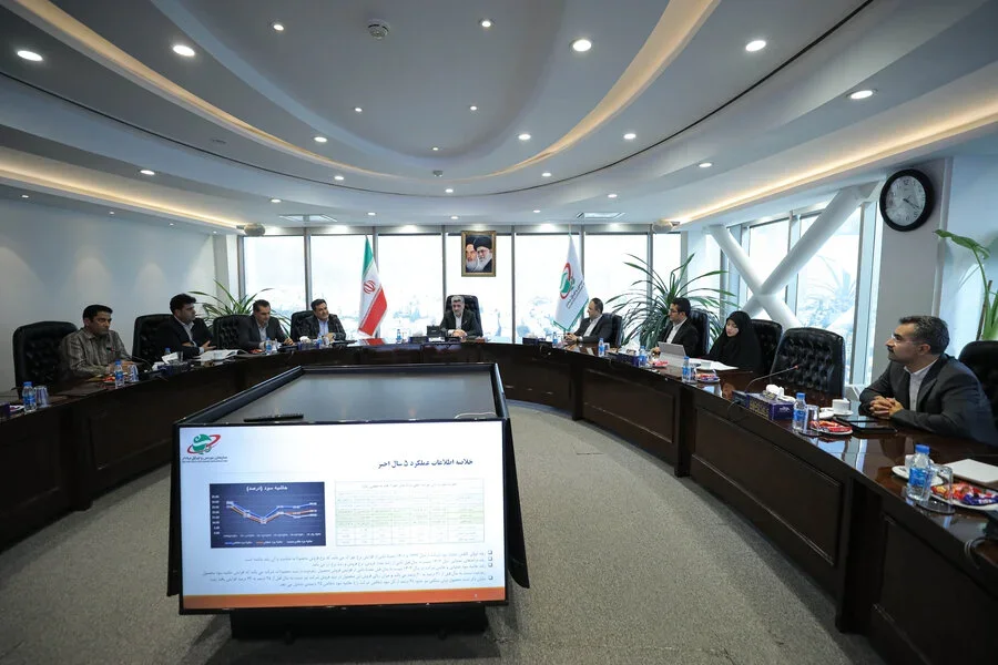 به گزارش نفت جنوب: این نشست در محل ساختمان سازمان بورس و اوراق بهادار با حضور حجت‌اله صیدی، رئیس سازمان بورس و اوراق بهادار، اعضای هیئت‌مدیره و معاونان این سازمان، و هیئت‌مدیره و مدیران ارشد پتروشیمی نوری برگزار گردید.