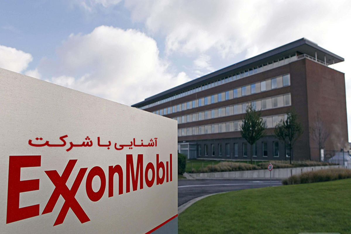 به گزارش نفت جنوب به نقل از خبرگزاری رویترز، مقام‌ها و منابع دولتی اعلام کردند که شرکت اکسون‌موبیل چهارشنبه هفته گذشته (۱۶ مهر) برای کمک به توسعه میدان نفتی عظیم مجنون و افزایش صادرات نفت یک موافقت‌نامه اصولی (HOA) را با دولت عراق امضا کرده است؛ توافقی که نشان‌دهنده بازگشت این شرکت آمریکایی به این عضو سازمان کشورهای صادرکننده نفت (اوپک)، دو سال پس از خروج از این کشور است.