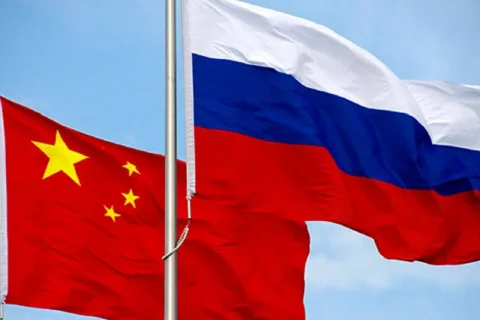 به گزارش نفت جنوب از خبرگزاری رویترز، اتحادیه اروپا با هدف مقابله با دور زدن تحریم‌ها و کاهش درآمدهای انرژی مسکو در نوزدهمین بسته تحریم‌های خود علیه روسیه، چهار نهاد چینی فعال در صنعت نفت را به فهرست محدودیت‌ها اضافه می‌کند.