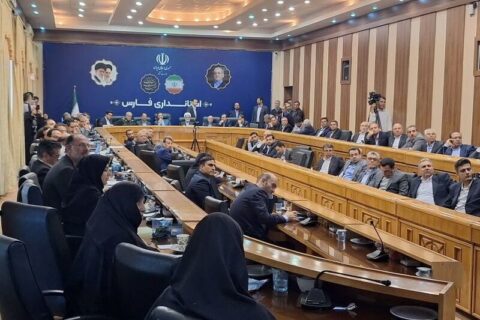 به گزارش نفت جنوب به نقل از تسنیم، قرارداد پروژه خط لوله پارس (مهرآران - فسا - شیراز) با حضور محمدصادق عظیمیفر، معاون وزیر نفت و مدیرعامل شرکت ملی پالایش و پخش فرآوردههای نفتی ایران، محمد مشکینفام، مدیرعامل شرکت ملی مهندسی ساختمان نفت و سردار عبدالرضا عابد، فرمانده قرارگاه سازندگی در استان فارس بین شرکت ملی مهندسی و ساختمان نفت ایران و قرارگاه سازندگی خاتمالانبیا به امضا رسید.