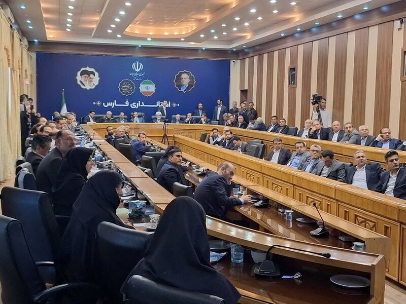 به گزارش نفت جنوب به نقل از تسنیم، قرارداد پروژه خط لوله پارس (مهرآران - فسا - شیراز) با حضور محمدصادق عظیمی‌فر، معاون وزیر نفت و مدیرعامل شرکت ملی پالایش و پخش فرآورده‌های نفتی ایران، محمد مشکین‌فام، مدیرعامل شرکت ملی مهندسی ساختمان نفت و سردار عبدالرضا عابد، فرمانده قرارگاه سازندگی در استان فارس بین شرکت ملی مهندسی و ساختمان نفت ایران و قرارگاه سازندگی خاتم‌الانبیا به امضا رسید.