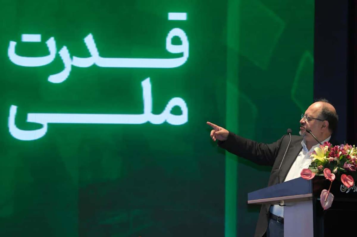 به گزارش نفت جنوب به نقل از روابط‌عمومی شرکت صنایع پتروشیمی خلیج‌فارس، مدیرعامل شرکت صنایع پتروشیمی خلیج‌فارس از رشد ۴۲ درصدی درآمد عملیاتی تلفیقی و رشد ۶۳ درصدی سود خالص «فارس» نسبت به سال مالی گذشته خبر داد و به تشریح اقدامات این گروه برای تأمین خوراک به‌عنوان مهم‌ترین چالش شرکت‌های پتروشیمی پرداخت و انبوه نیروی انسانی متخصص در این گروه پتروشیمی را بزرگ‌ترین و مهم‌ترین دارایی این مجموعه دانست.