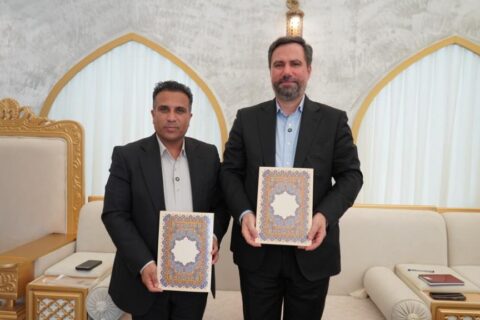 به گزارش نفت جنوب: در حاشیه دیدار مدیرکل میراث فرهنگی،گردشگری و صنایع دستی و جمعی از راهنمایان گردشگری استان بوشهر از دهکده گردشگری پازارلند، تفاهم نامه همکاری شرکت عملیات غیرصنعتی پازارگاد و اداره کل میراث فرهنگی ، گردشگری و صنایع دستی استان بوشهر با هدف توسعه گردشگری در این استان امضا شد.