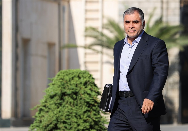 به گزارش نفت جنوب به نقل از تسنیم، محسن پاک‌نژاد، وزیر نفت شامگاه سه‌شنبه (29 مهر) با هدف شرکت در بیست‌وهفتمین اجلاس وزارتی مجمع کشورهای صادرکننده گاز (جی‌ئی‌سی‌اف) عازم قطر شد.