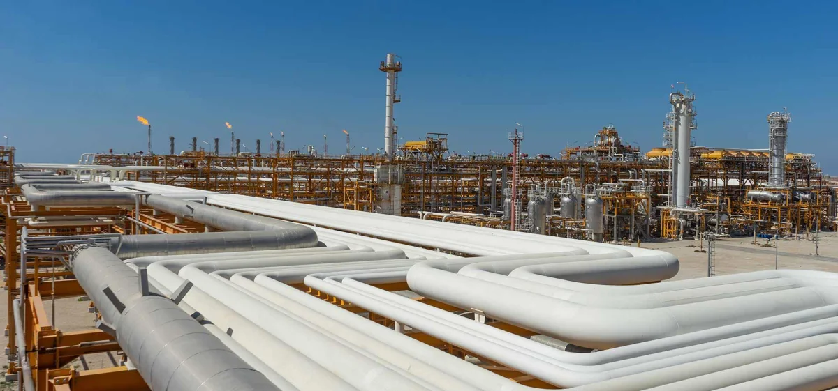 به گزارش نفت جنوب به نقل از مجتمع گاز پارس جنوبی، غلامعباس حسینی با اشاره به اینکه تولید اتان در ۶ ماه نخست امسال نسبت به مدت مشابه پارسال که حدود ۲ میلیون تن بود، ۷.۵ درصد افزایش یافته است، گفت: اتان تولیدی با کیفیت بالا به پتروشیمی‌های منطقه عسلویه تحویل شد و نقشی کلیدی در تأمین خوراک پایدار و راهبرد صنایع پتروشیمی منطقه دارد.