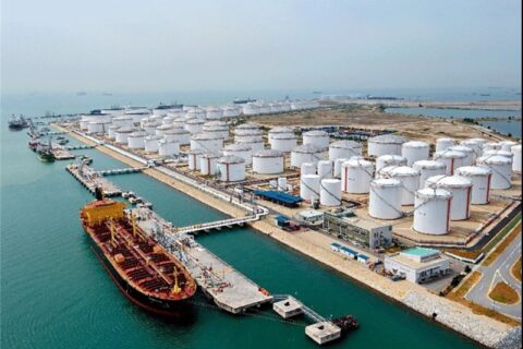 به گزارش نفت جنوب به نقل ازایسنا، منابع عمومی از جمله گزارش‌های خبری داخلی، گزارش‌های دولتی و وب‌سایت‌های شرکت‌ها نشان می‌دهد شرکت‌های نفتی دولتی از جمله سینوپک و CNOOC حداقل ۱۶۹ میلیون بشکه در ۱۱ سایت در طول سال‌های ۲۰۲۵ و ۲۰۲۶ به ظرفیت ذخیره‌سازی خود اضافه خواهند کرد.