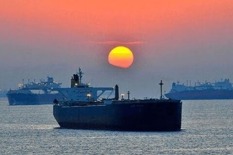 به گزارش نفت جنوب به نقل از رویترز، واردات نفت چین در ماه گذشته میلادی همچنان در سطح بسیار بالایی باقی ماند و خرید از برخی کشورها به یک رکورد جدید رسید.