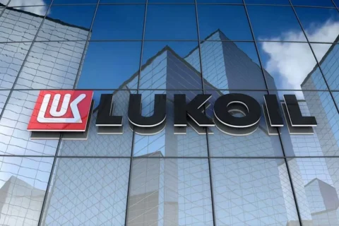 به گزارش نفت جنوب به نقل از ایسنا، منابع آگاه به رویترز گفتند: پس از تحریمهای ۲۲ اکتبر آمریکا علیه لوکاویل و روسنفت، عراق تمام پرداختهای نقدی و نفت خام به لوکاویل را متوقف کرده است.