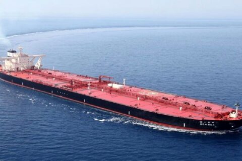 به گزارش نفت جنوب به نقل از تسنیم، نشریه اقتصادی میس طی گزارشی با اشاره به موفقیت ایران در صادرات میلیون ها بشکه نفت به بازار جهانی با وجود تحریم ها نوشت: این موفقیت تا حد زیادی به لطف ناوگان بزرگ ایران است؛ مجموعهای شامل 55 تا 65 نفتکش.