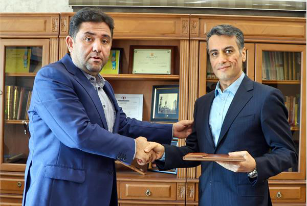 به گزارش نفت جنوب به نقل از روابط عمومی و امور بین‌الملل پتروشیمی امیرکبیر، علی حیاتی سرپرست و عضو هیأت‌مدیره این شرکت، در حکمی «علی پورمحمود بابلی» را به‌عنوان «سرپرست مدیریت بازاریابی و فروش پتروشیمی امیرکبیر»، منصوب کرد.