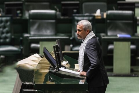 به گزارش نفت جنوب به نقل از ایسنا، علی مدنی‌زاده در حاشیه جلسه امروز هیات دولت در جمع خبرنگاران در پاسخ به پرسشی درباره وضعیت گمرک اظهار کرد: گمرک وضعیت نامطلوبی دارد و به آن رسیدگی می‌کنیم که نتایجش در آینده نزدیک اعلام خواهد شد.