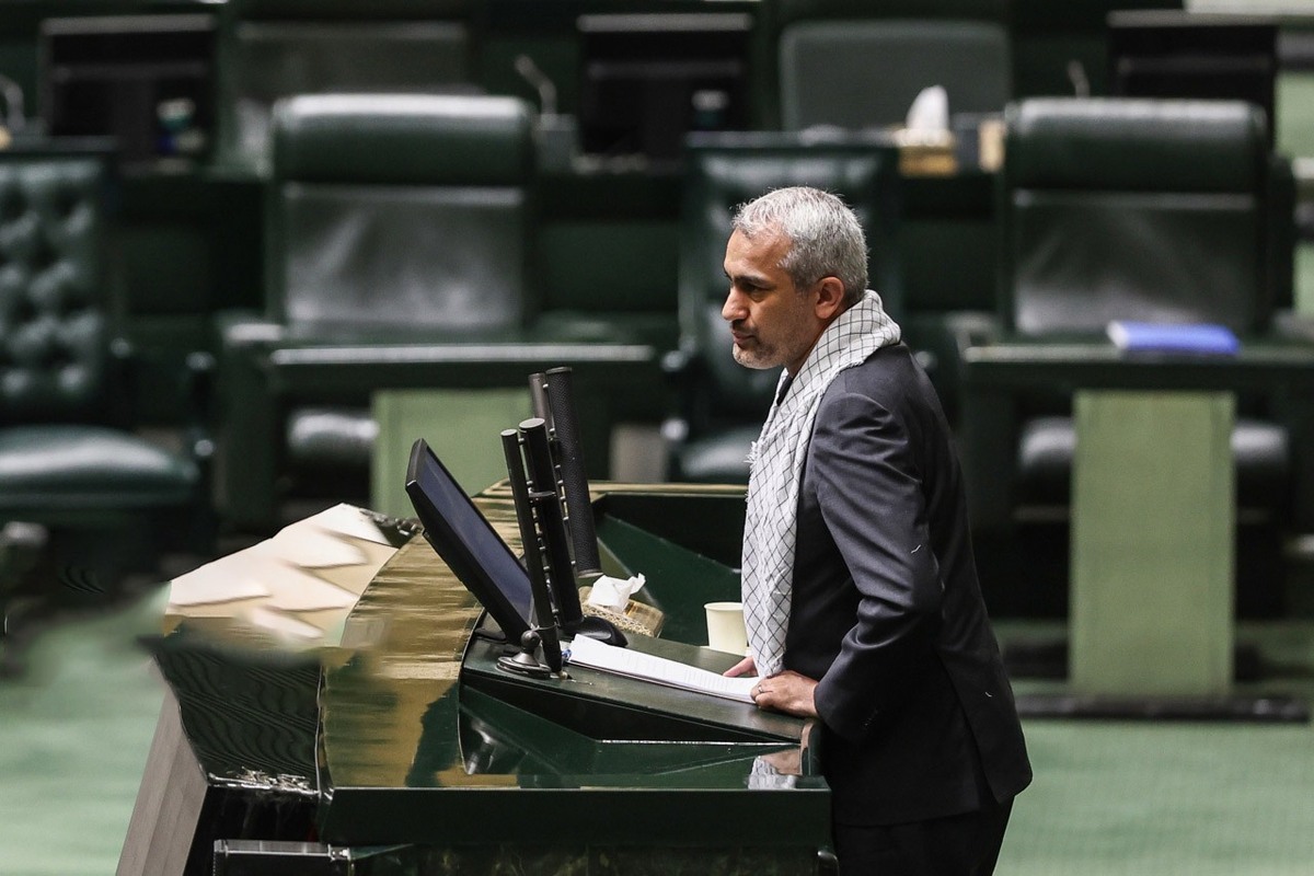 به گزارش نفت جنوب به نقل از ایسنا، علی مدنی‌زاده در حاشیه جلسه امروز هیات دولت در جمع خبرنگاران در پاسخ به پرسشی درباره وضعیت گمرک اظهار کرد: گمرک وضعیت نامطلوبی دارد و به آن رسیدگی می‌کنیم که نتایجش در آینده نزدیک اعلام خواهد شد.