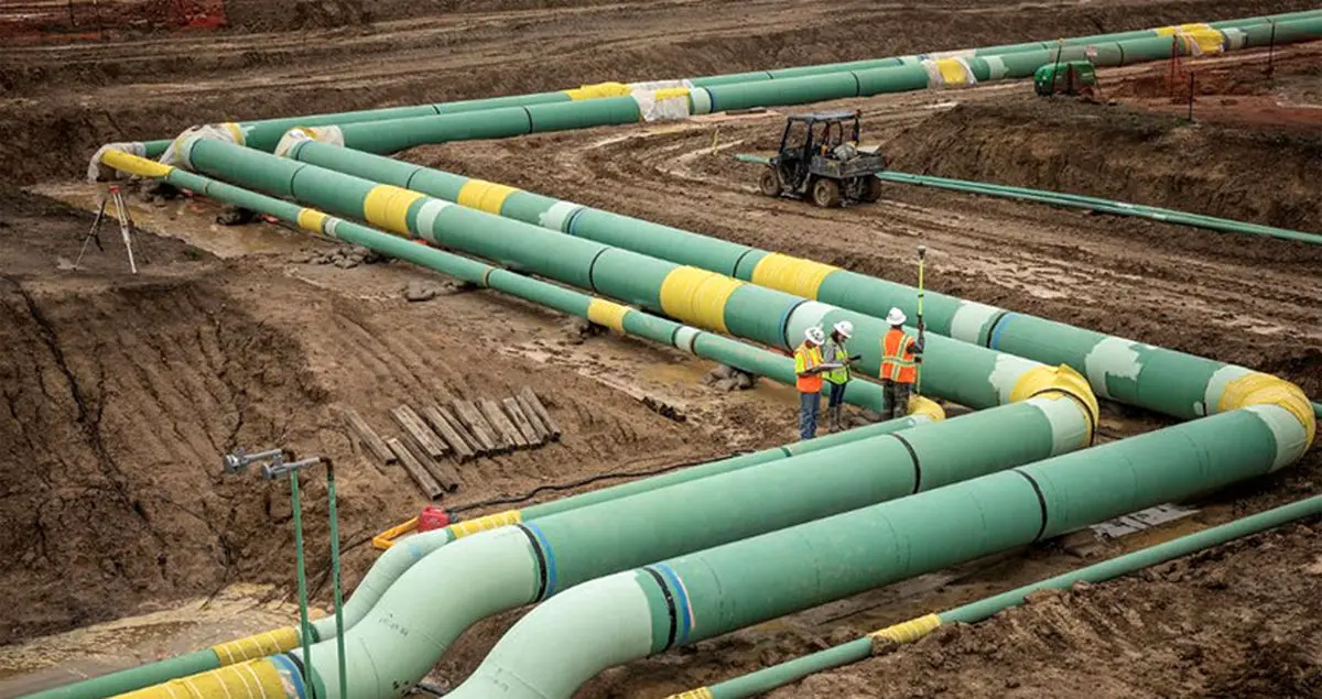 به گزارش نفت جنوب به نقل از خبرگزاری رویترز، کنسرسیوم خط لوله خزر روز شنبه (هشتم آذر) اعلام کرد که پس از آسیب شدید به یکی از سکوهای لنگرگاه در پایانه دریای سیاه بر اثر حمله پهپادی نیروی دریایی اوکراین، عملیات صادرات نفت این شرکت متوقف شده است.