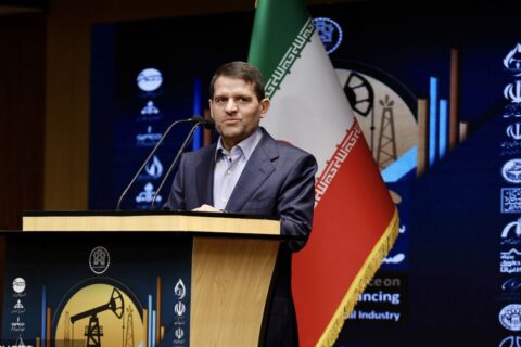 به گزارش نفت جنوب به نقل از تسنیم، حسن عباس‌زاده، مدیرعامل شرکت ملی صنایع پتروشیمی ایران در عسلویه با اشاره به افتتاح رسمی دو طرح جدید پتروشیمی در منطقه پارس جنوبی، از شتاب‌گیری توسعه این صنعت خبر داد و گفت: با بهره‌برداری از طرح‌های جدید زنجیره ارزش، ظرفیت اسمی پتروشیمی کشور تا پایان برنامه هفتم توسعه به 131 میلیون تن خواهد رسید.