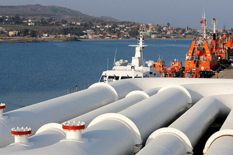 به گزارش نفت جنوب به نقل از ایسنا، ترکیه در کنار چین و هند، خریدار اصلی نفت خام روسیه است. پالایشگاه‌های ترکیه اکنون اقدامات مشابه هند را انجام می‌دهند که نشانه‌ای از تاثیر تلاش‌های آمریکا، اتحادیه اروپا و انگلیس برای محدود کردن فروش نفت روسیه بر سر جنگ اوکراین است.