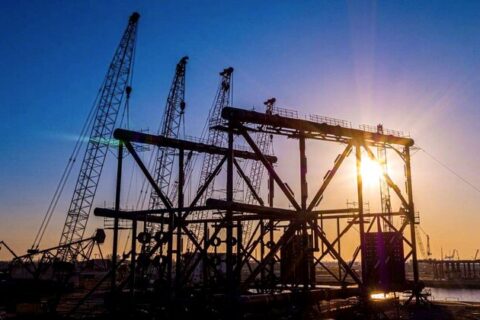 به گزارش نفت جنوب به نقل از شرکت نفت و گاز پارس، عملیات رول آپ (ROLL UP) چهارپایه (جکت) سکوی گازی میدان مشترک فرزادبی امروز (چهارشنبه، ۲۸ آبان) با موفقیت به پایان رسید.