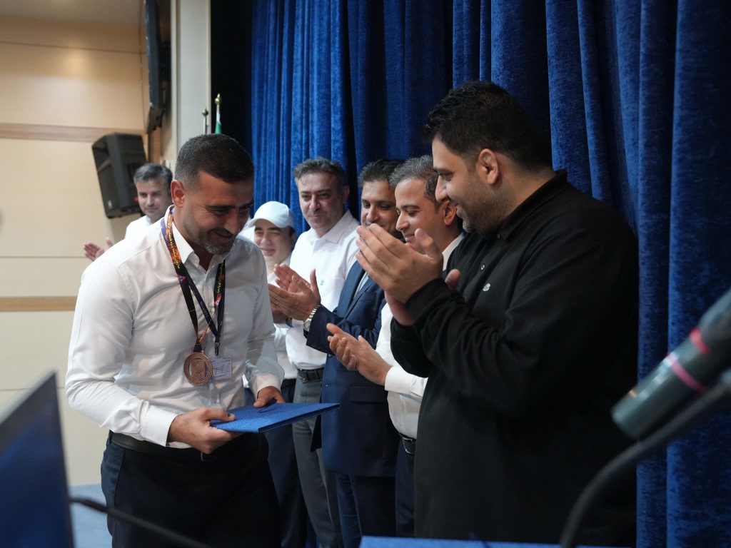 مراسم تقدیر و اهدای جوایز قهرمانان المپیاد آتشنشانی و ایمنی منطقه ویژه اقتصادی با حضور حسام خوشبینفر، مدیرعامل شرکت پتروشیمی مروارید برگزار شد.