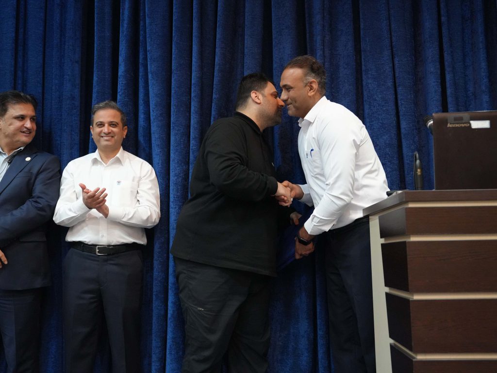 مراسم تقدیر و اهدای جوایز قهرمانان المپیاد آتشنشانی و ایمنی منطقه ویژه اقتصادی با حضور حسام خوشبینفر، مدیرعامل شرکت پتروشیمی مروارید برگزار شد.