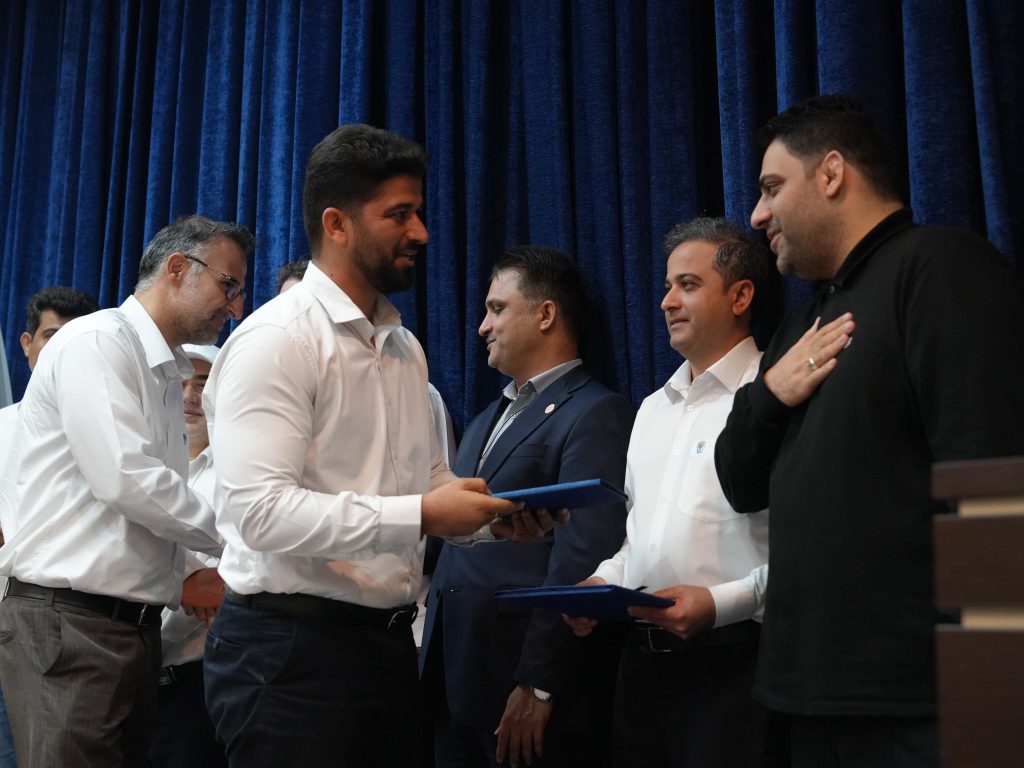 مراسم تقدیر و اهدای جوایز قهرمانان المپیاد آتشنشانی و ایمنی منطقه ویژه اقتصادی با حضور حسام خوشبینفر، مدیرعامل شرکت پتروشیمی مروارید برگزار شد.