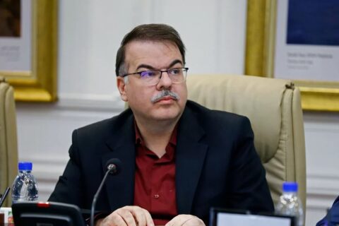 به گزارش نفت جنوب به نقل از شانا، امید شاکری (چهارشنبه، ۱۴ آبان) در کنفرانس بینالمللی ایران در دانشگاه اراک اظهار کرد: دانشگاه صنعت نفت بهعنوان یکی از نهادهای علمی و تخصصی کشور، همواره نقش کلیدی در تربیت نیروی انسانی متخصص برای صنعت نفت ایفا کرده است.