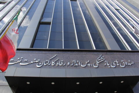 به گزارش نفت جنوب به نقل ازایلنا، علی کاردر درباره وضعیت صندوق بازنشستگی نفت و احتمال جبران کسری بودجه دولت از محل منابع صندوق اظهار داشت: دولت پولی از صندوق برنمی‌دارد و این قانونی نیست که برداشت داشته باشد، ولی مالیات بر خوراک دارد که طبیعی است اما مشکل این است که بدهی را نمی‌دهد.