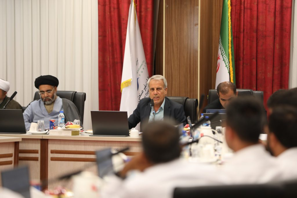 اعزام کارکنان و خانوادههای کارکنان صنعت پتروشیمی منطقه پارس به سرزمین وحی