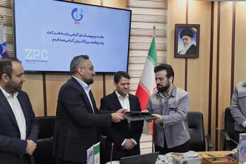 به گزارش نفت جنوب، این تفاهم نامه با هدف حرکت در مسیر توسعه پایدار، رفع ناترازیهای انرژی، تحقق اهداف توسعهای صنعت پتروشیمی و تقویت زنجیره تولید محصولات پتروشیمی با حمایت دکتر شریعتمداری، مدیرعامل هلدینگ خلیج فارس و با حضور دکتر عباسزاده، معاون وزیر نفت و مدیرعامل شرکت ملی صنایع پتروشیمی و مدیران عامل این دو شرکت بزرگ منعقد شد.